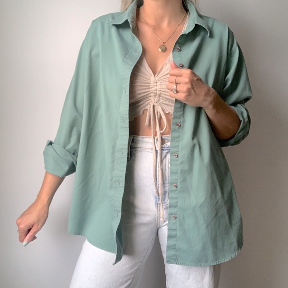 VINTAGE | Structured Oversized Button Down Top - Picture 2 of 6
